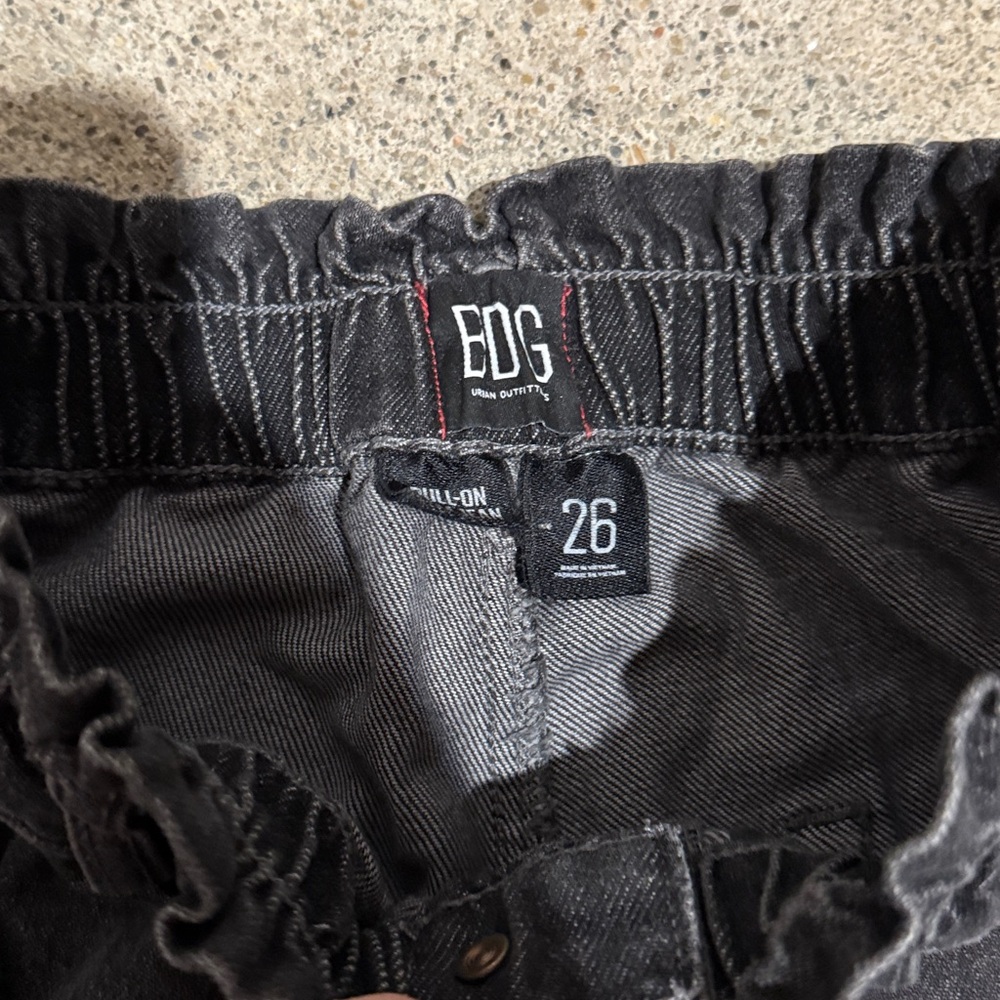 BDG Pull-On Mom Jean - Picture 2 of 3